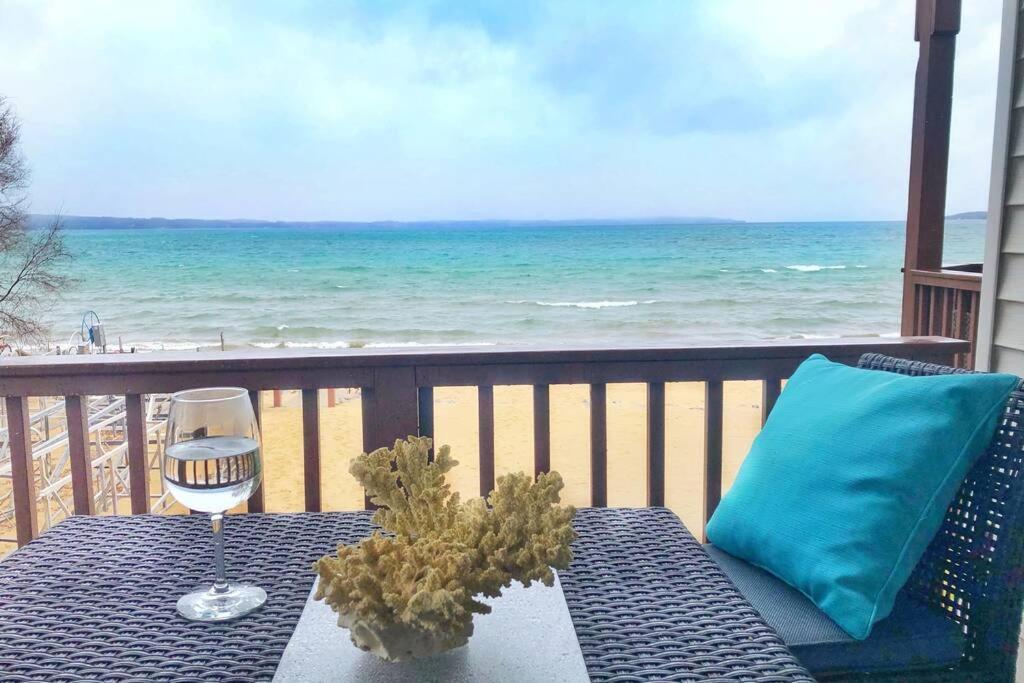 New Listing Beach Bliss 211! Stunning Bay View Traverse City Exterior photo