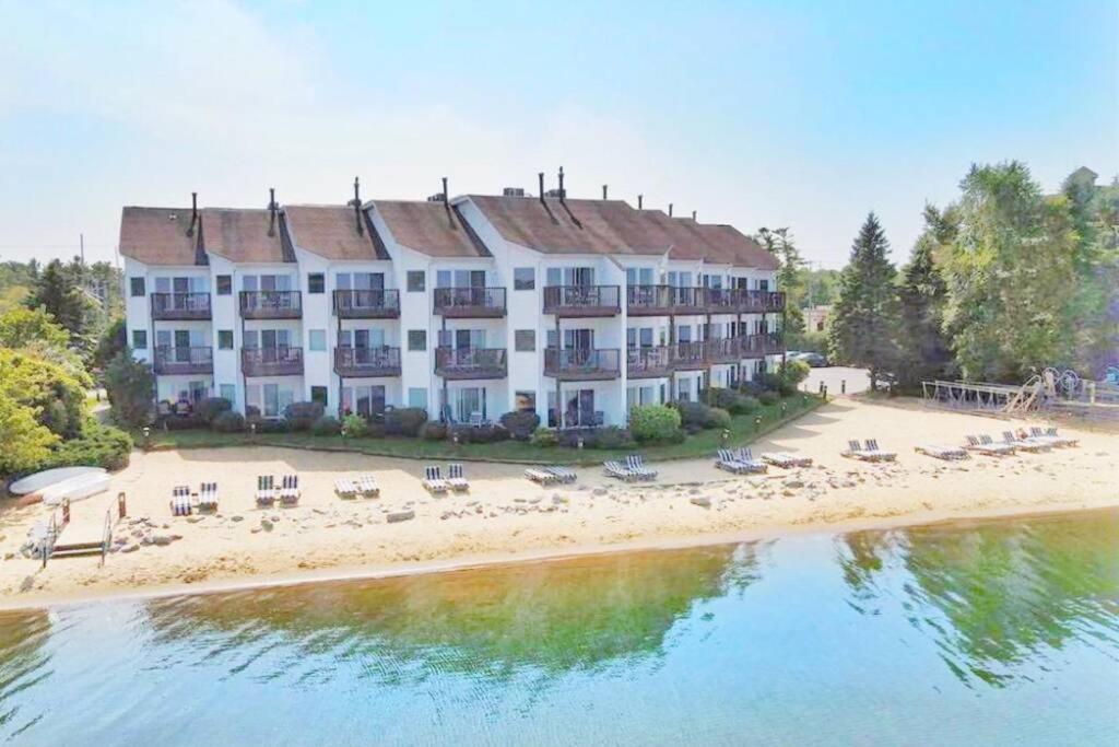 New Listing Beach Bliss 211! Stunning Bay View Traverse City Exterior photo