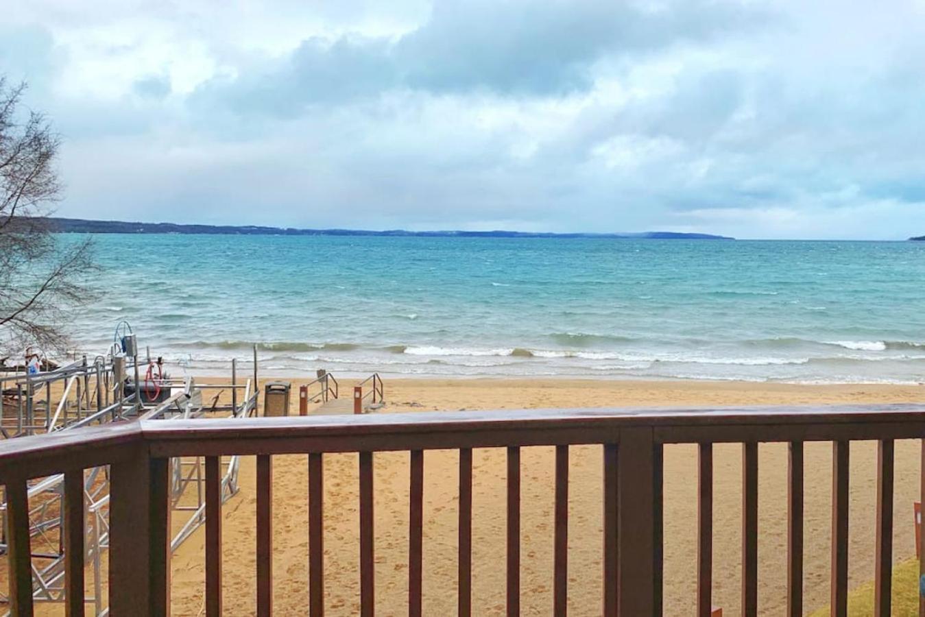 New Listing Beach Bliss 211! Stunning Bay View Traverse City Exterior photo