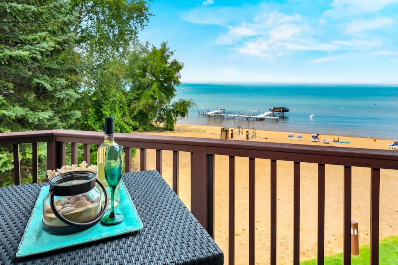 New Listing Beach Bliss 211! Stunning Bay View Traverse City Exterior photo