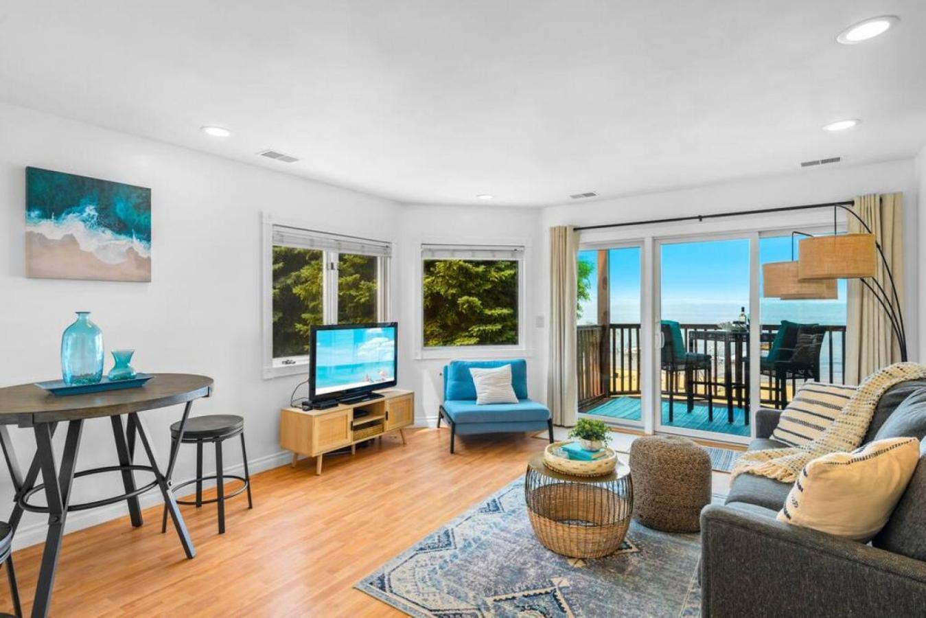 New Listing Beach Bliss 211! Stunning Bay View Traverse City Exterior photo
