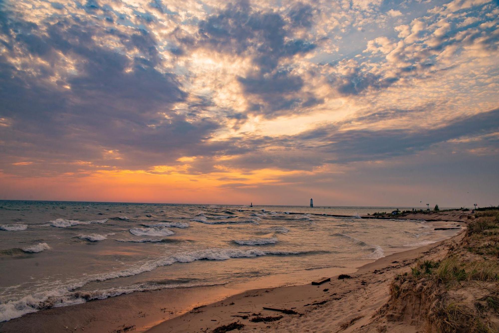 New Listing Beach Bliss 211! Stunning Bay View Traverse City Exterior photo