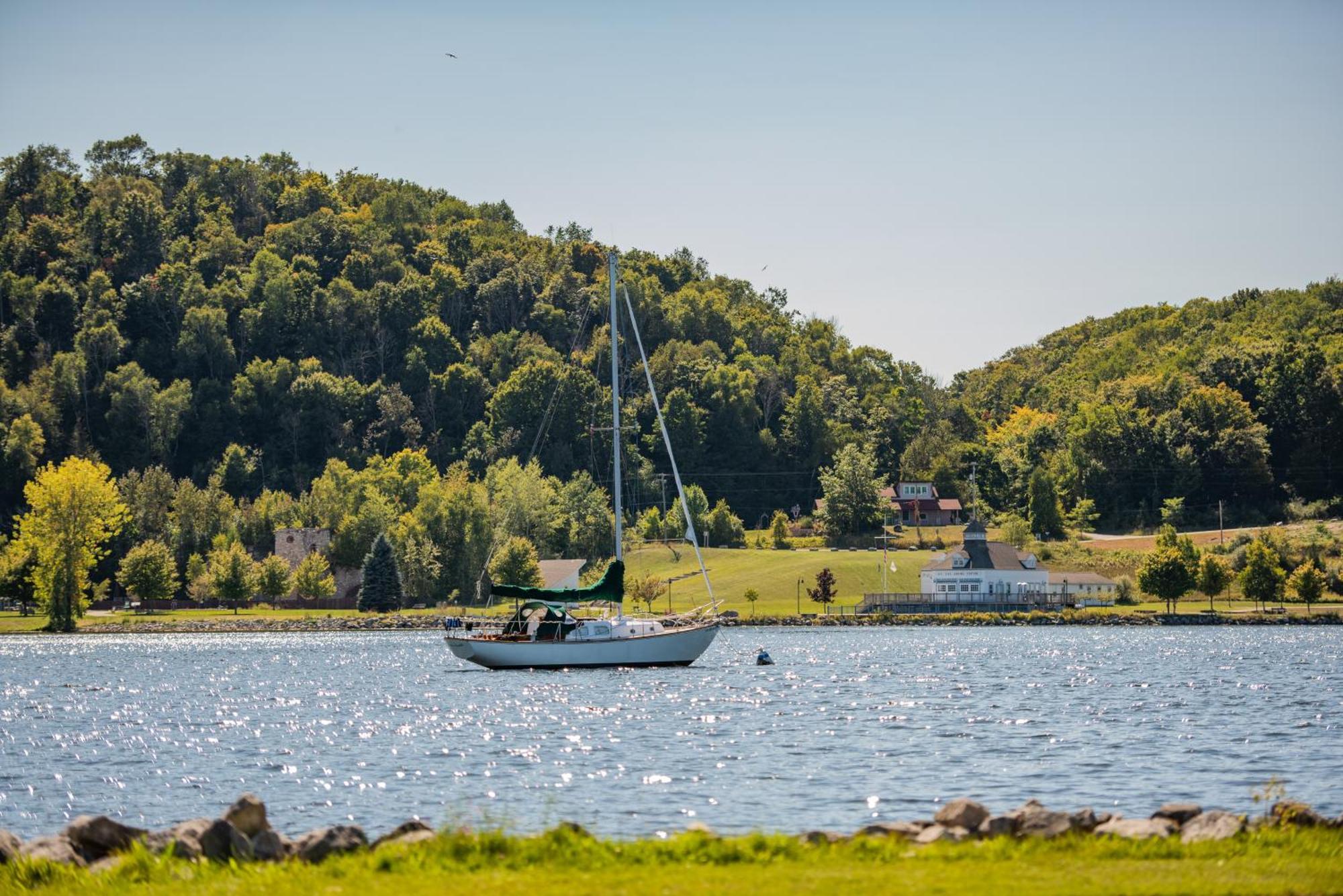 New Listing Beach Bliss 211! Stunning Bay View Traverse City Exterior photo