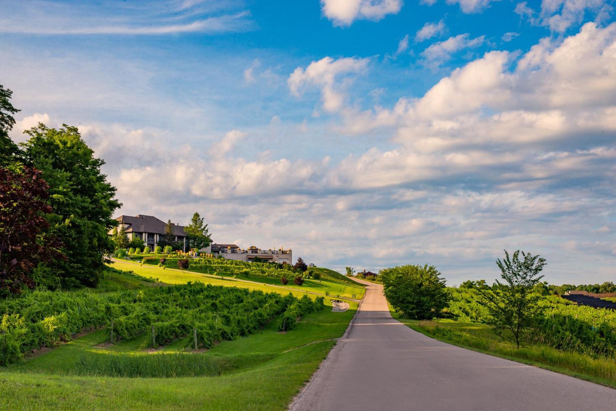 New Listing Beach Bliss 211! Stunning Bay View Traverse City Exterior photo